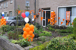 Oranje ballonnen voor een koninklijke aangelegenheid